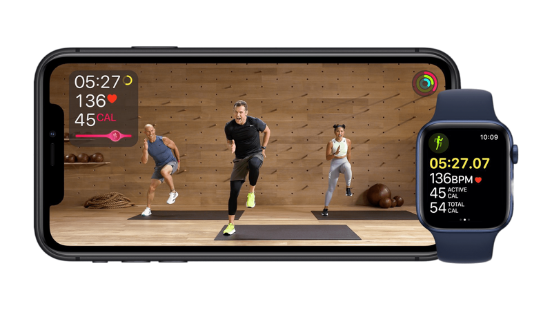 Drei Männer im Trainingsvideo auf iPhone und Apple Watch mit Gesundheitsdaten